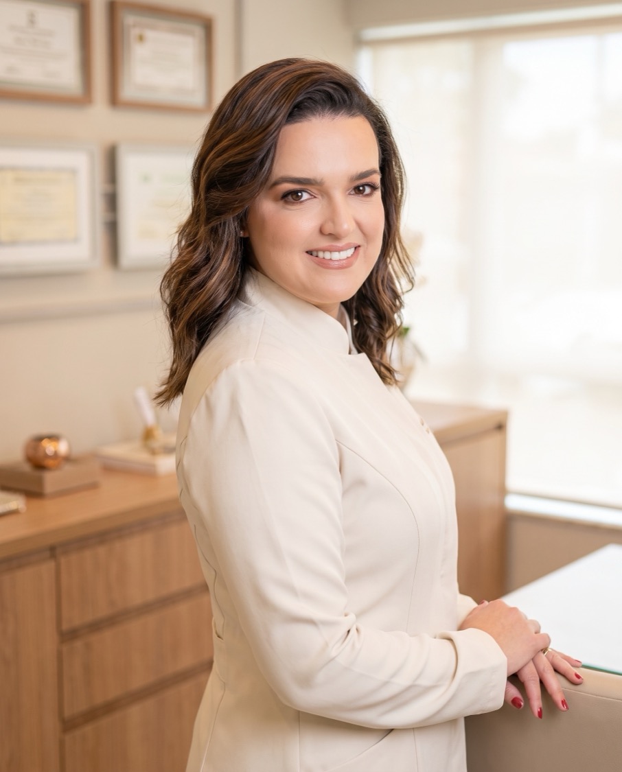 Dra. Adriana Costacurta no consultório da clínica