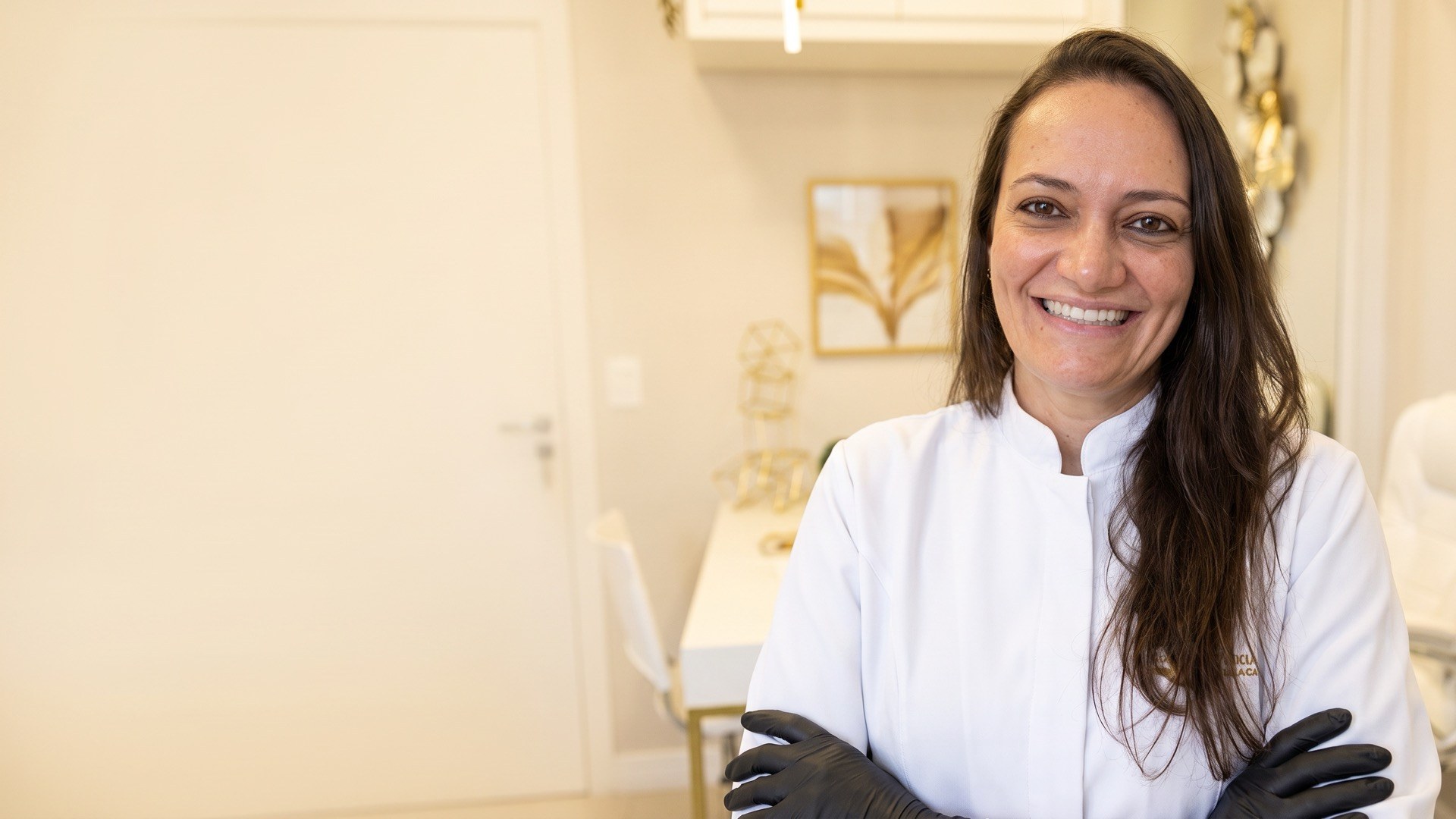 Cirurgiã-dentista responsável pela Gabardo Odontologia, no consultório